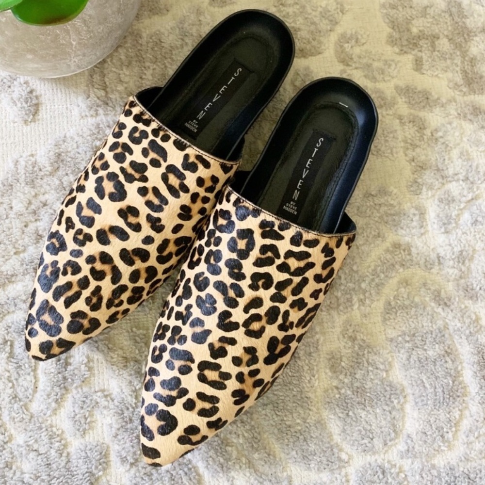 Women’s “Steven” natural calf hair leopard mules